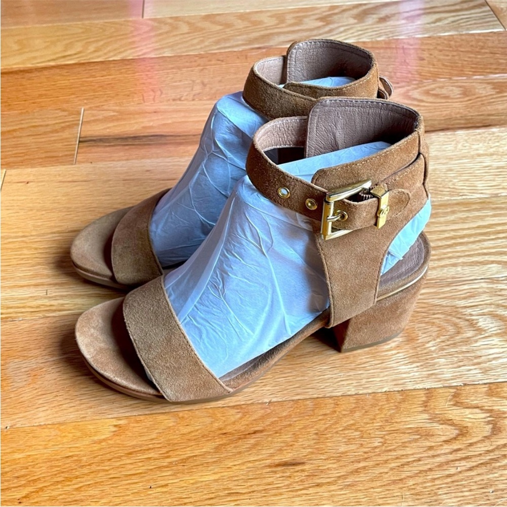 Wishbone Women's Tan Suede Sandals